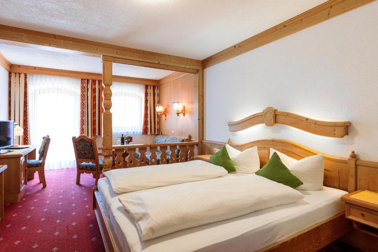 Gasthof Baren Otel Holzgau Dış mekan fotoğraf