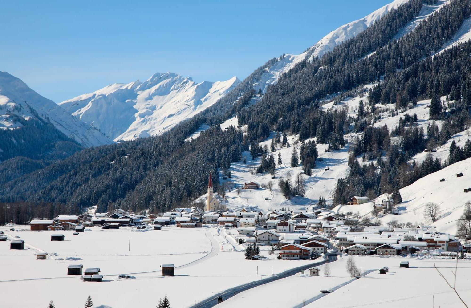 Gasthof Baren Otel Holzgau Dış mekan fotoğraf